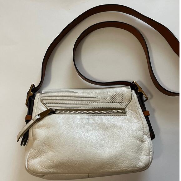 Fossil | Harper Saddle Crossbody Pebbled Leather Bag Cream - Picture 2 of 7